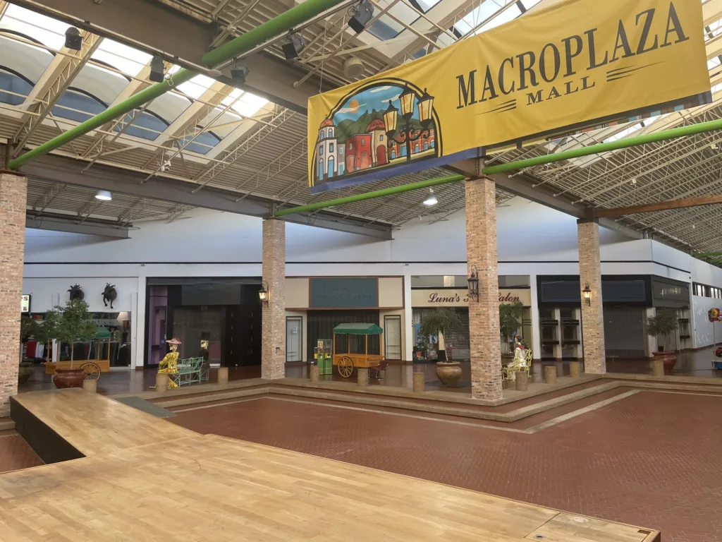 Macroplaza Mall in Pasadena, TX