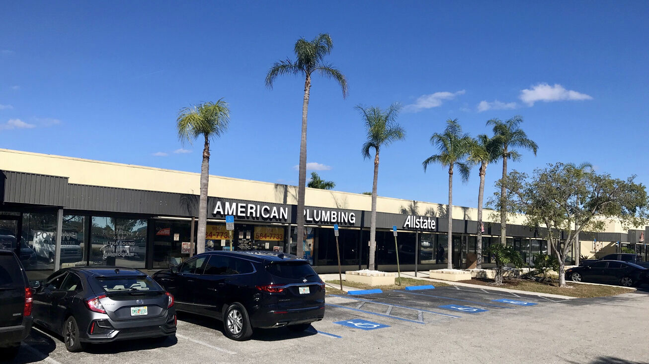 Market on University in Plantation, FL