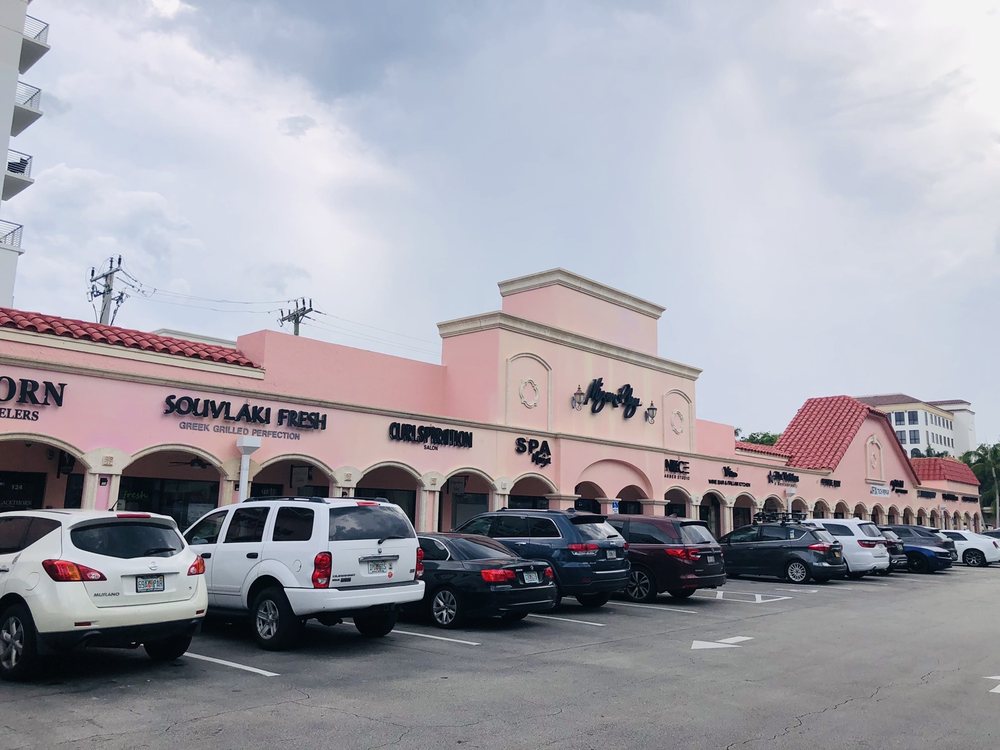 Mizner Plaza in Boca Raton, FL