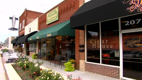 Oak Crest Shopping Center in Broken Arrow, OK