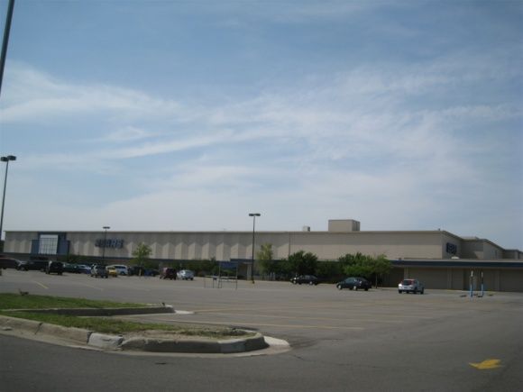 Oakland Mall in Troy, MI