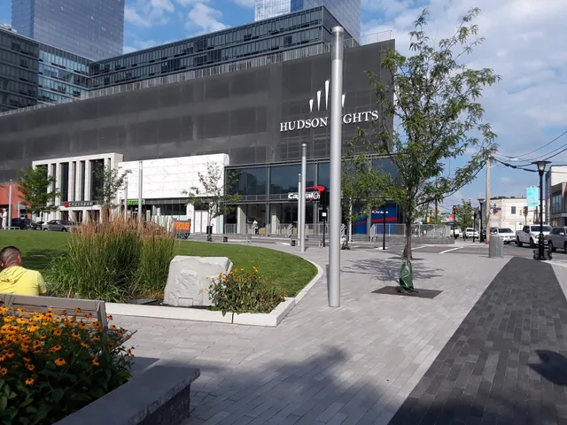 Oaktree Mall Shopping Center in Fort Lee, NJ