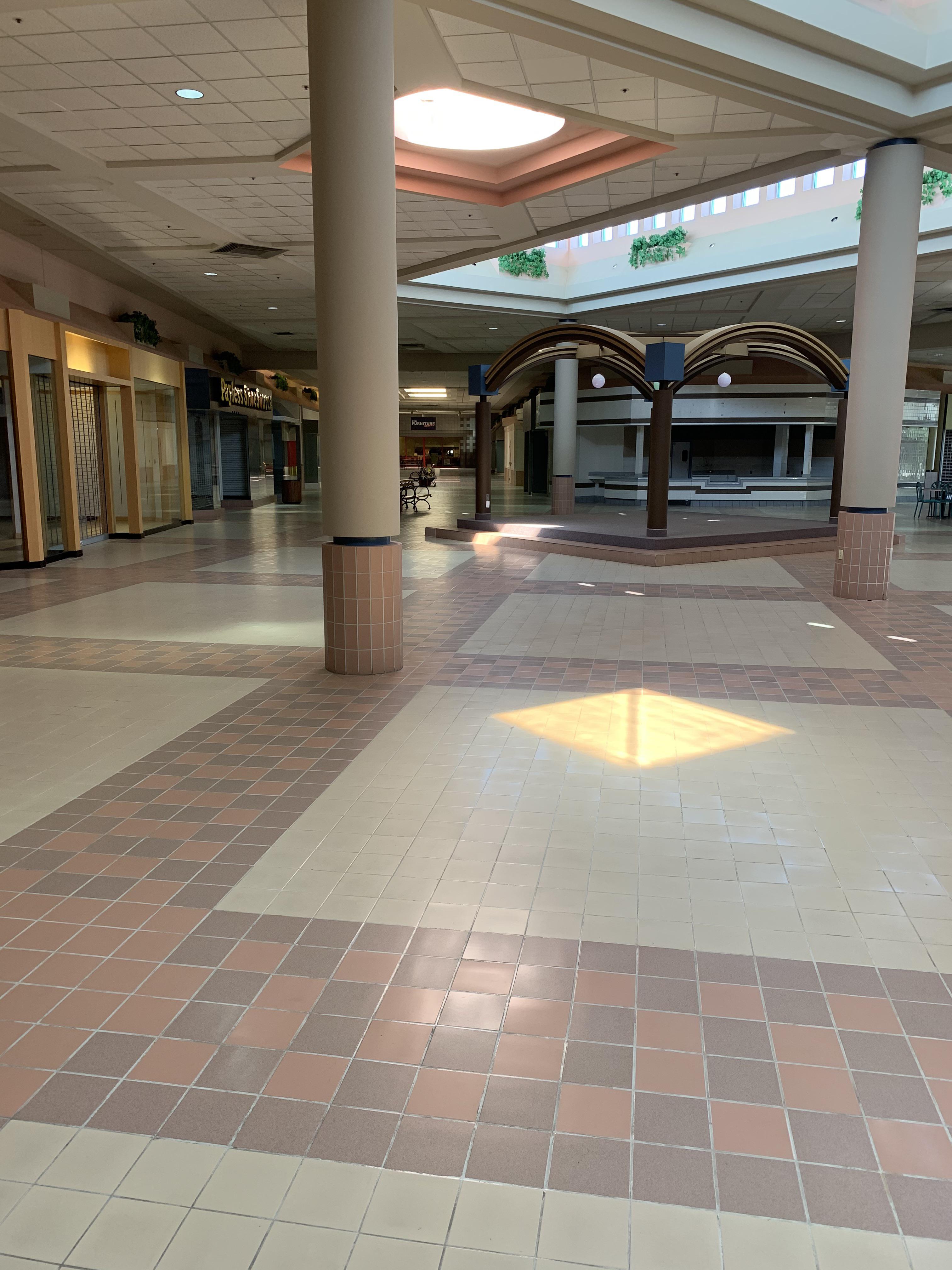 Oakwood Plaza Shops in Hollywood, FL