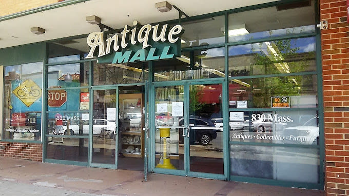 Pine Ridge Plaza in Lawrence, KS