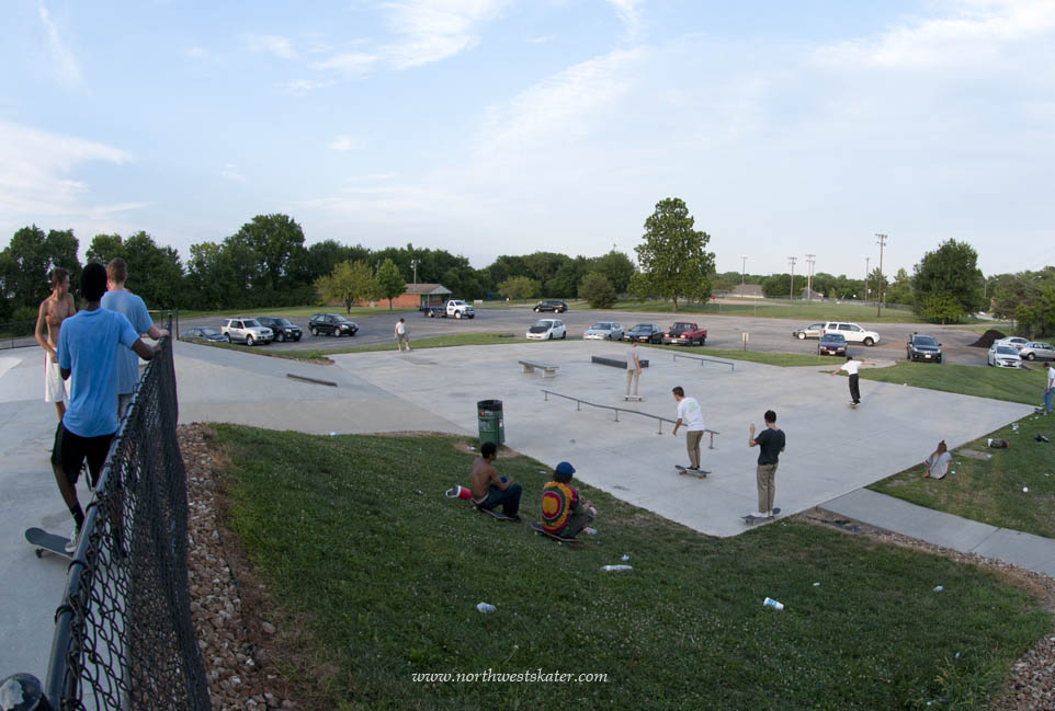 PINE TREE PLAZA in Lee's Summit, MO