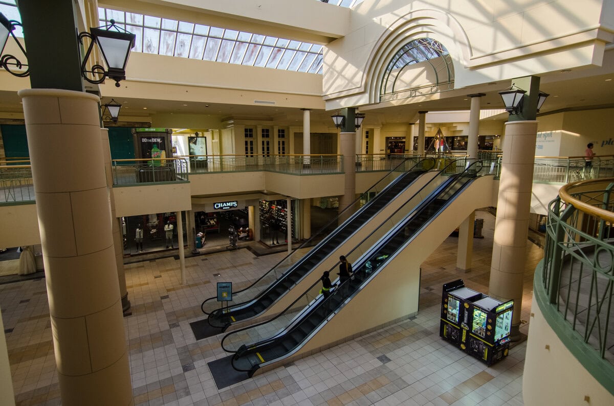 Plaza 24 Shopping Center in Kenner, LA