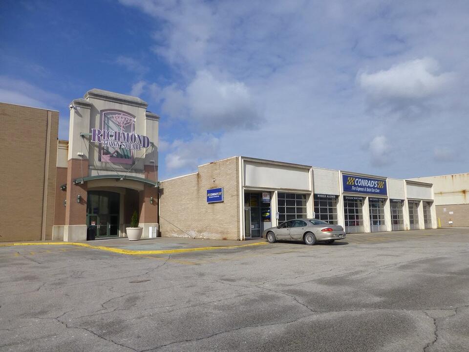 Richmond Town Square in Richmond Heights, OH