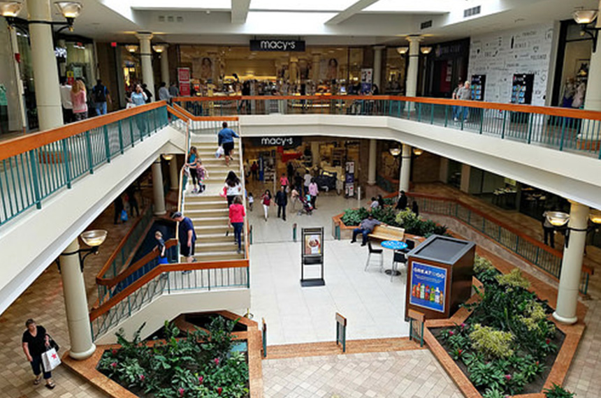 Rutherford Shopping Centre in Woodbridge, ON