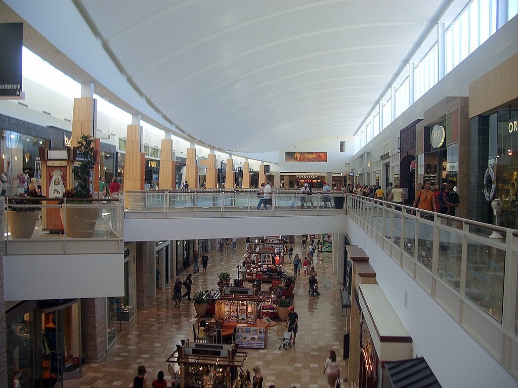 Shopping Mall in Cincinnati, OH
