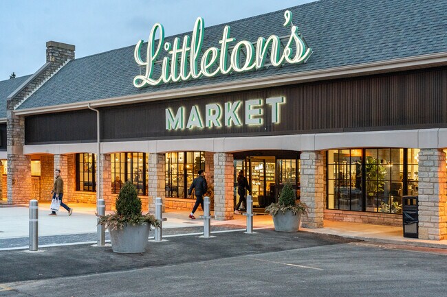 Shops On Lane Avenue in Upper Arlington, OH