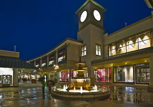 Skokie Fashion Square in Skokie, IL