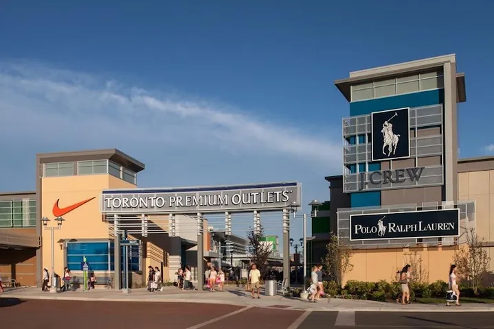 Toronto Premium Outlets in Halton Hills, ON