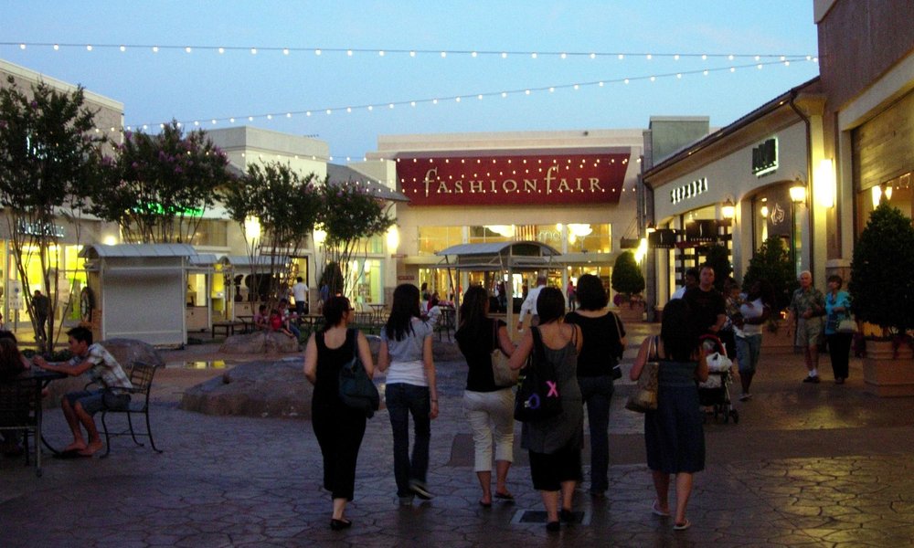 Villaggio Shopping Center in Fresno, CA