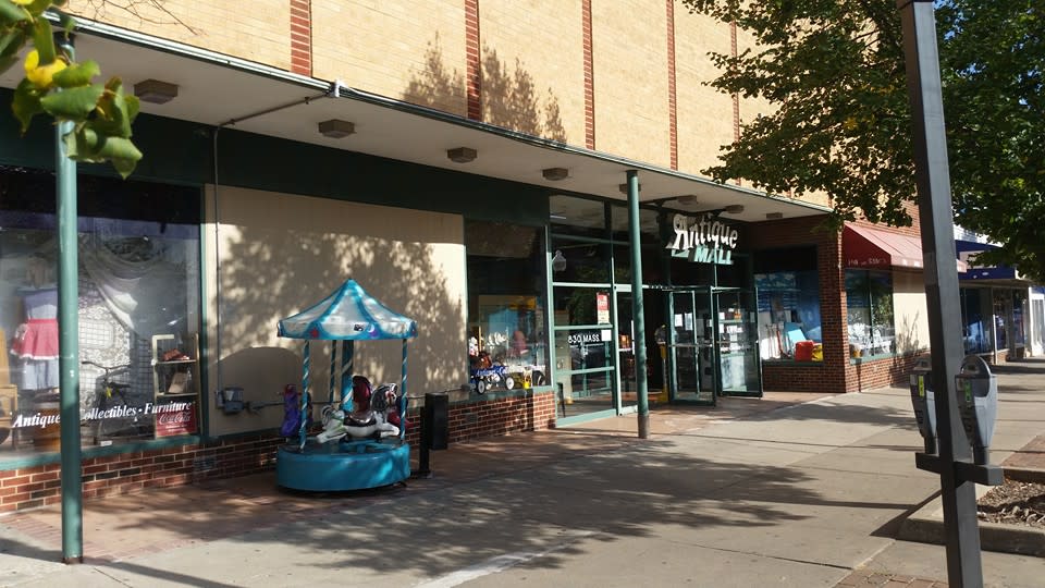 Wakarusa Plaza in Lawrence, KS