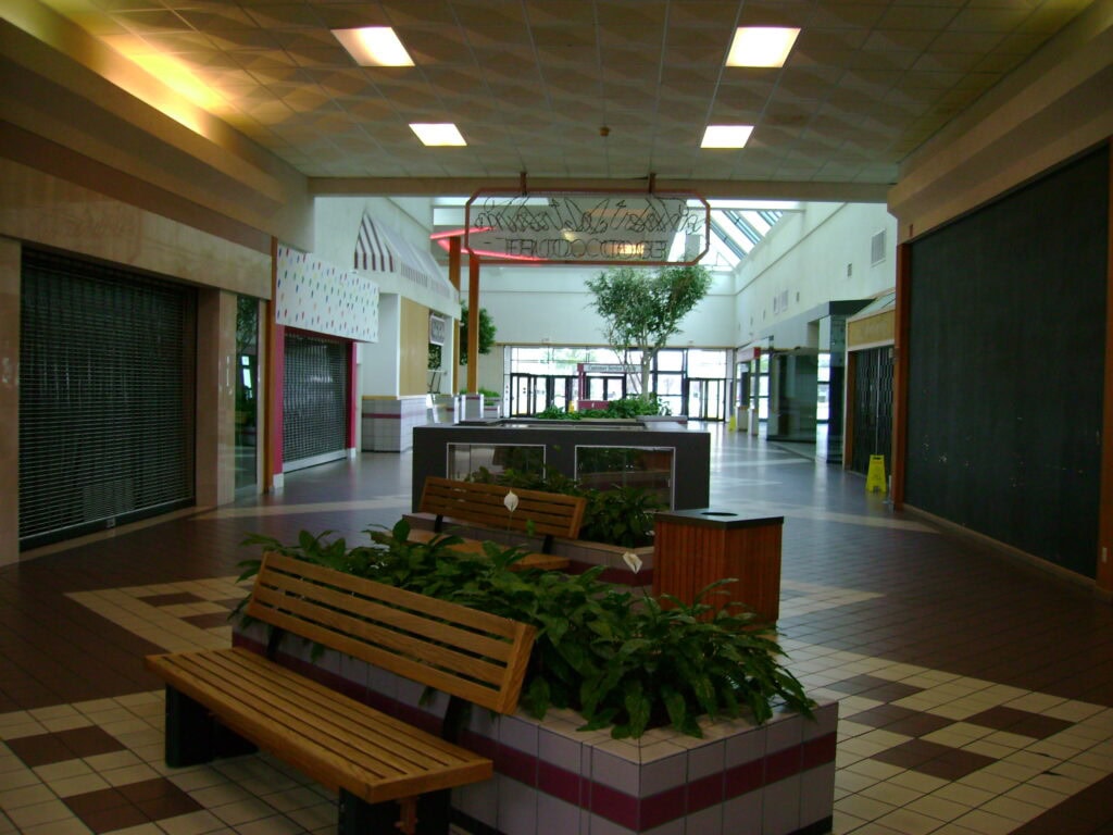 West Mart Shopping Center in Jonesboro, AR