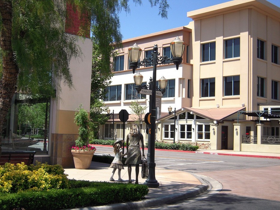 Creekside Place in Santa Clarita, CA