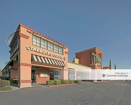 Lake Crest Village Shopping Center in Sacramento, CA