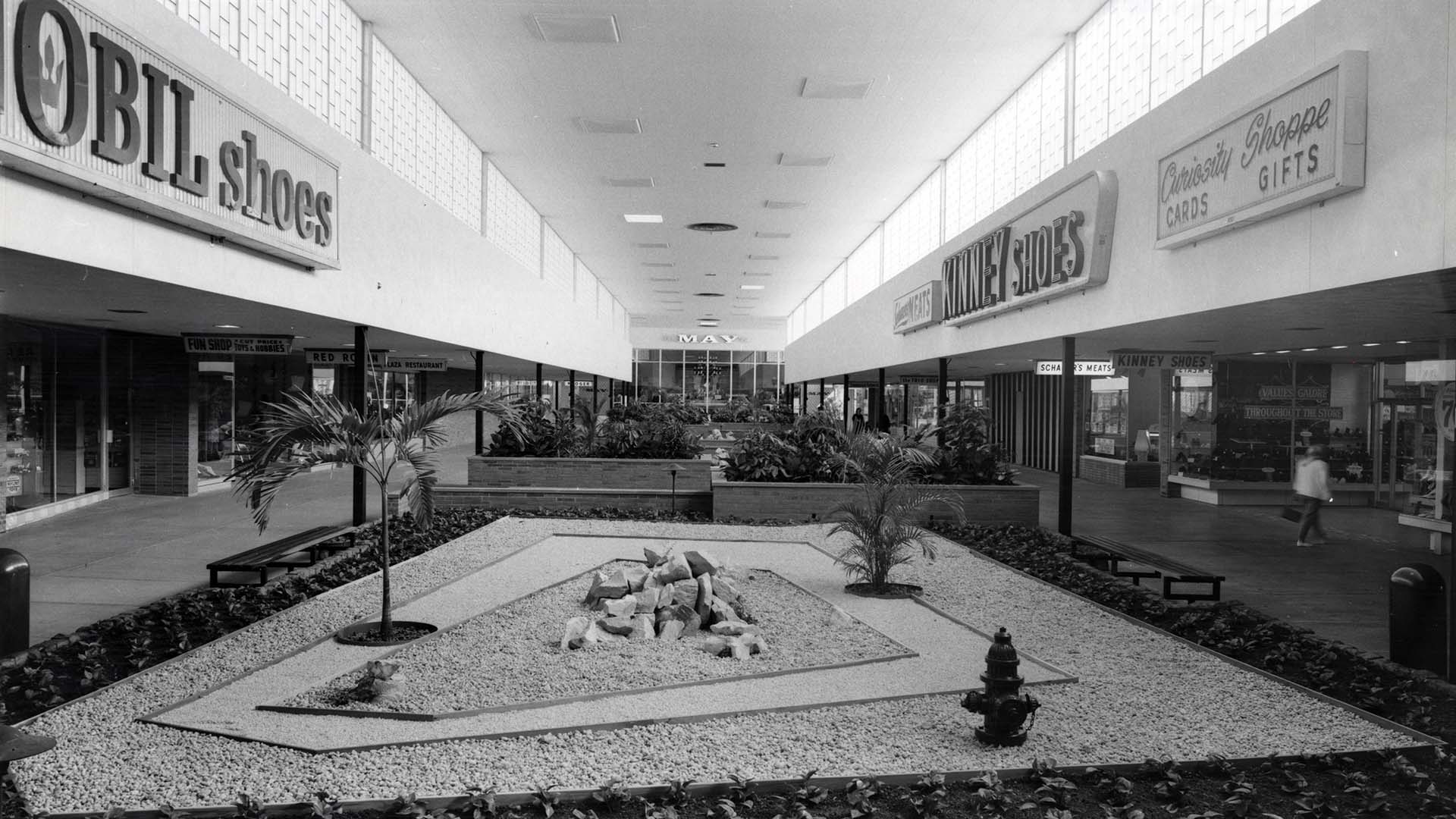 Mentor Commons Shopping Center in Mentor, OH
