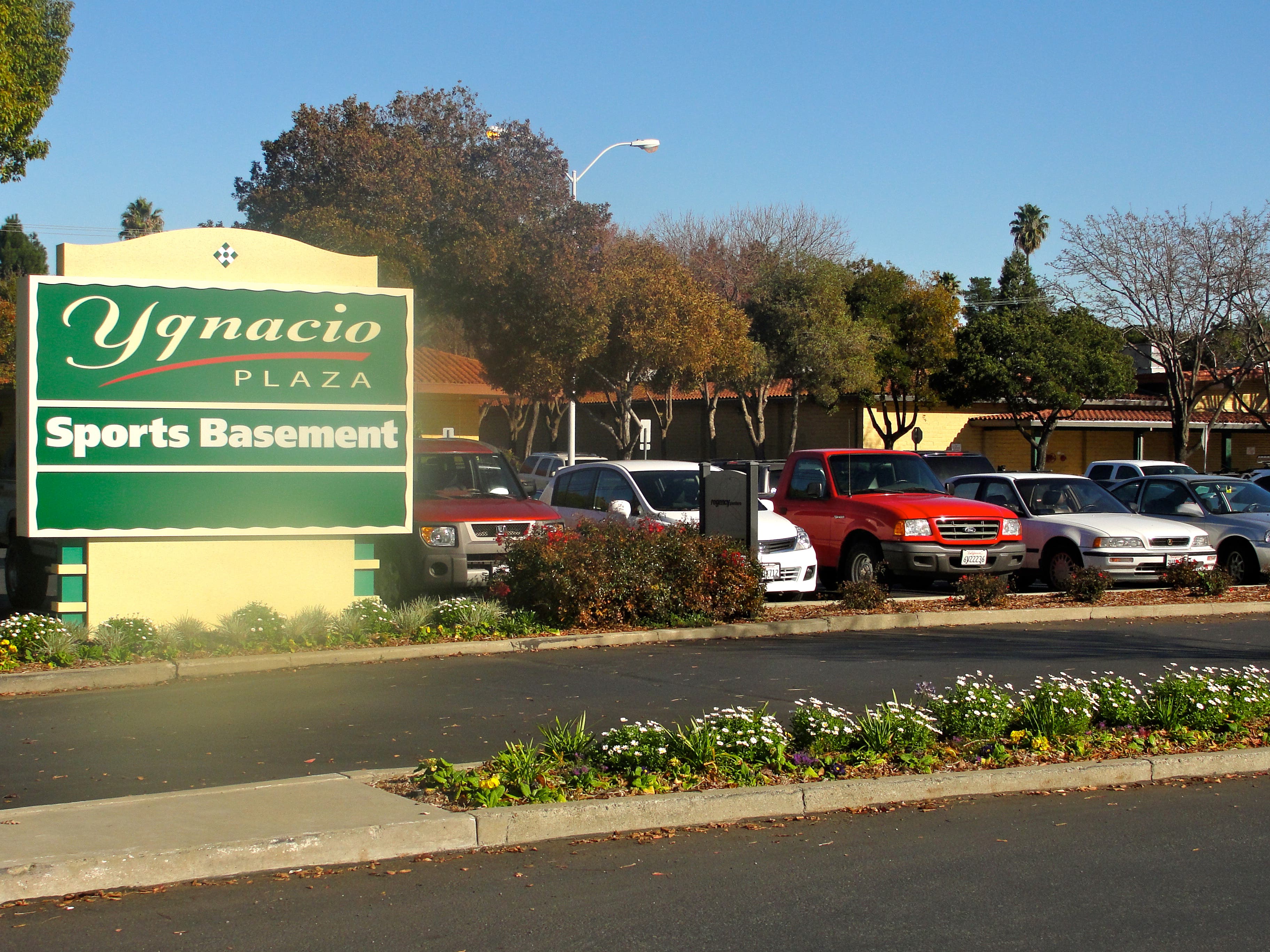 Walnut Hills Plaza Shopping Center in Walnut, CA